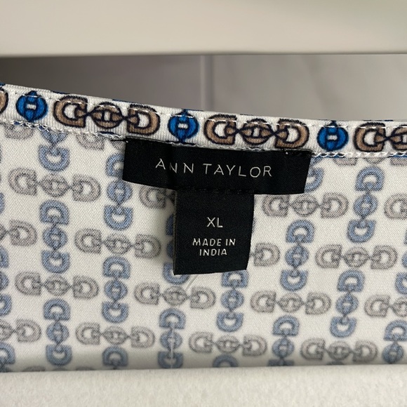 Ann Taylor peplum blouse- chain print taupe and slate blue size xl. - Picture 4 of 13